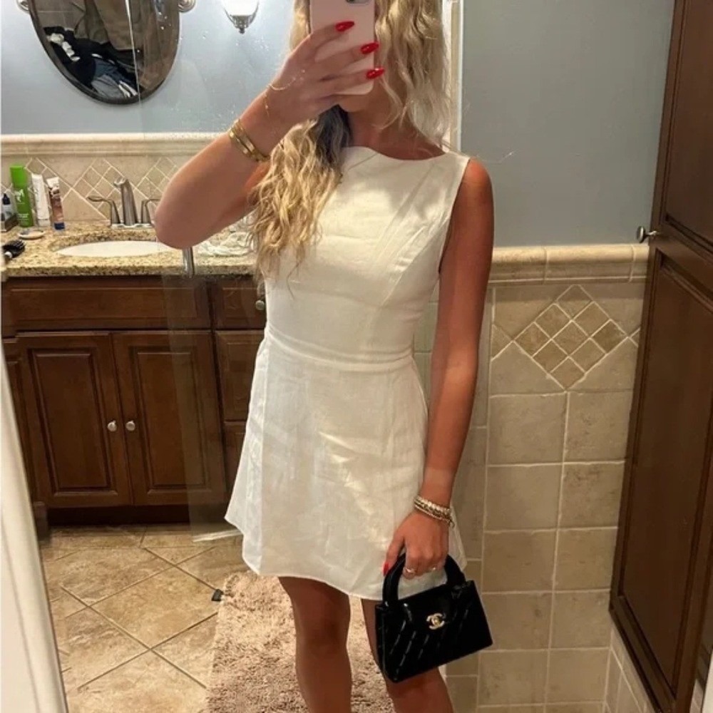 Reformation |‎ Zenni 100% Linen Boat Neck Mini Dress in White - Picture 4 of 10